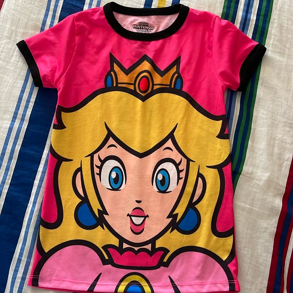Universal Nintendo world Princess Peach t-shirt